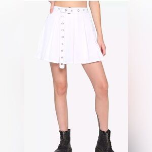 NWT Hot Topic White Grommet Belt Pleated Skirt